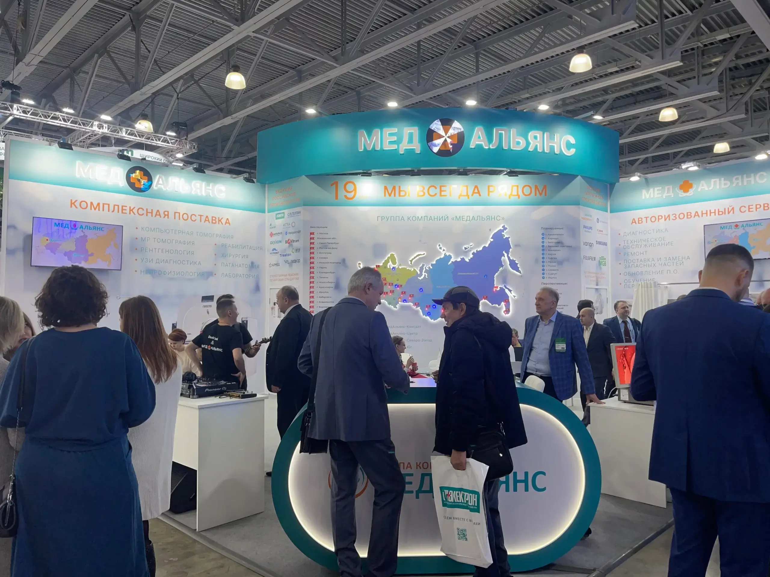 Команда МЕДАЛЬЯНС на выставке 2025_2
